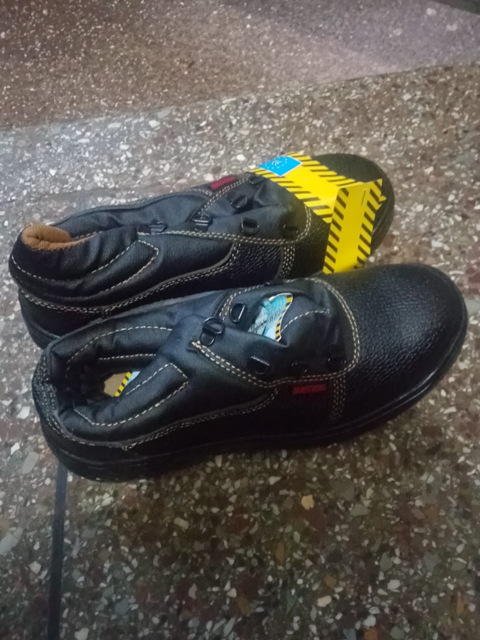 Heavy-Duty Steel Toe Safety Boots (Black)